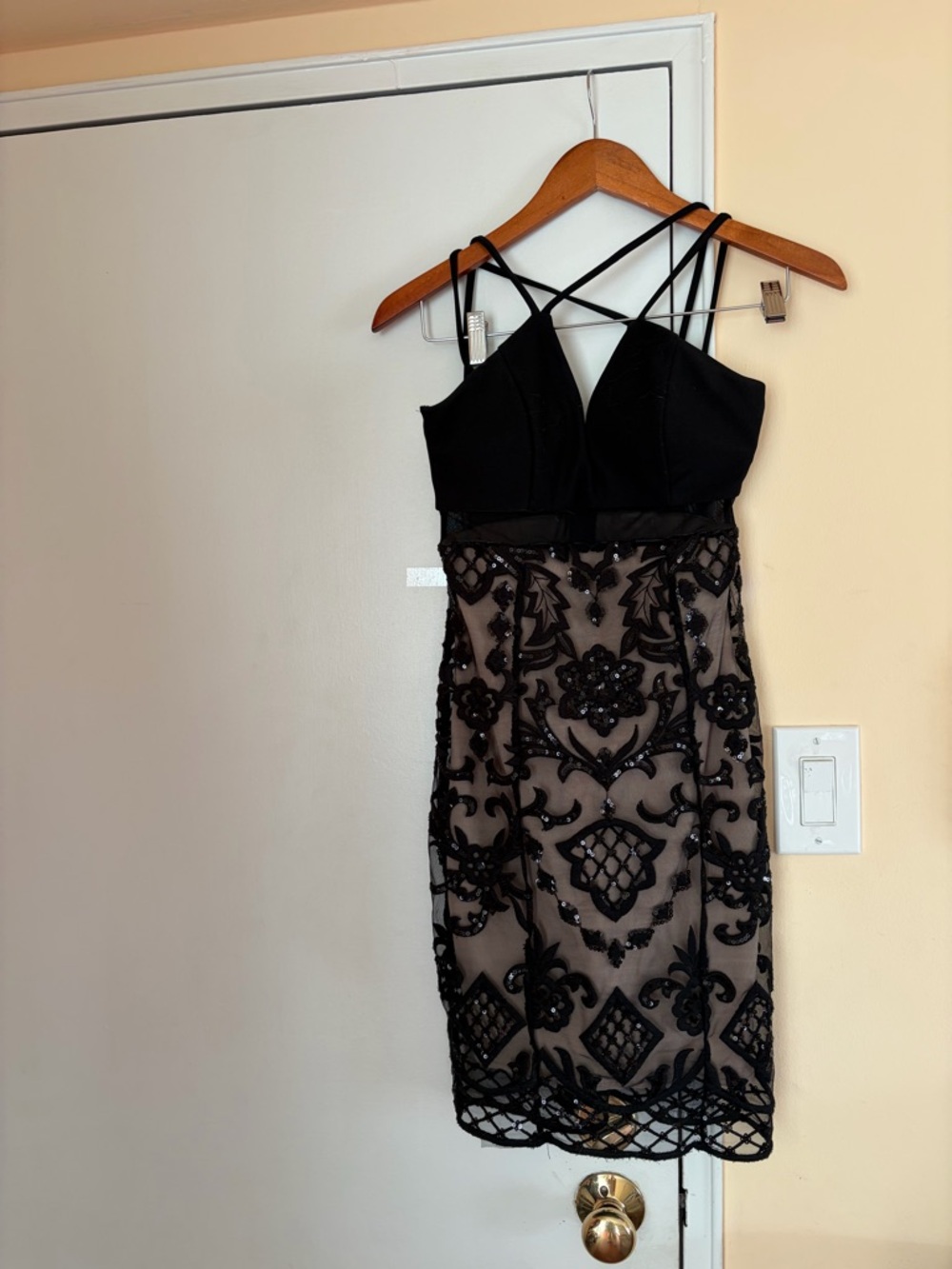 Emerald Sundae Black Floral Backless Dress